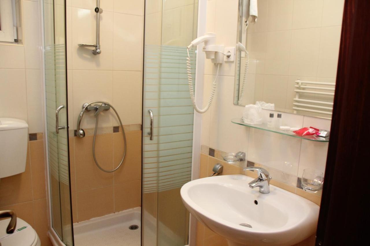 VILA URSU din SOVATA BAI&SPA -SAUNA , JACUZZI INTERIOR Exterior foto